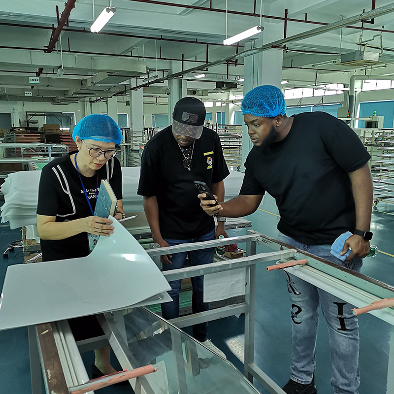 Global customers flock in, Singfo Solar welcomes international partners to visit and exchange ideas, jointly drawing up a new blueprint for photovoltaic cooperation